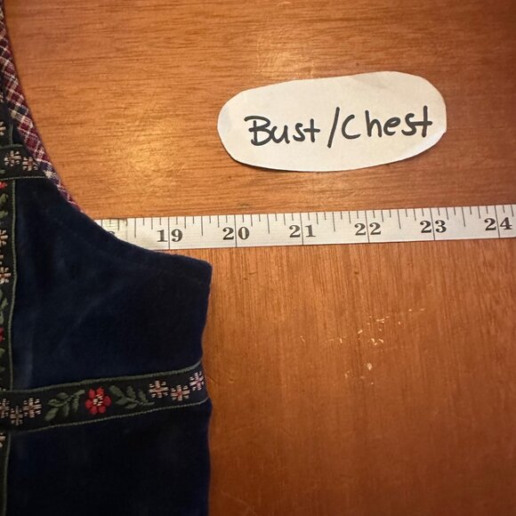 Vintage 80s Embroidered Floral Patchwork Vest By Casey & Max In Navy & Red Plaid - Picture 4 of 5